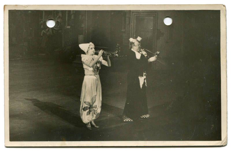 Clowns Lulu and Albert Adams (Albertino) playing the trumpet and trombone on stage.